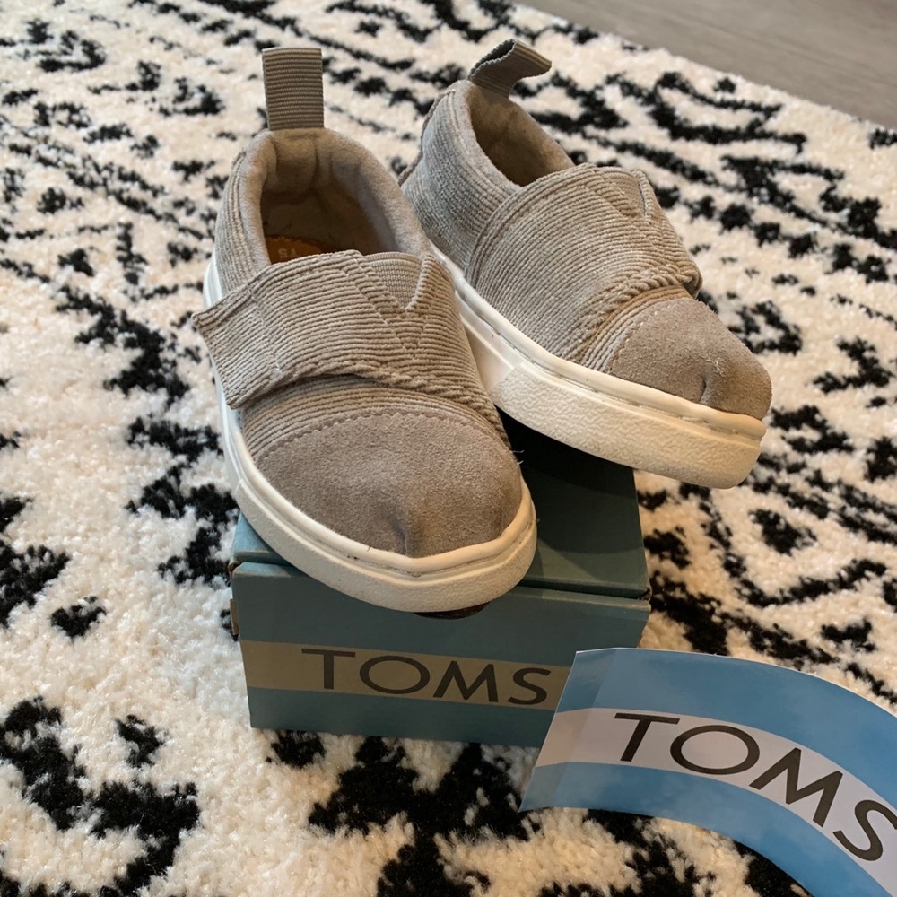 Toms infant size 5, great condition